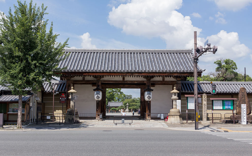 東寺 慶賀門